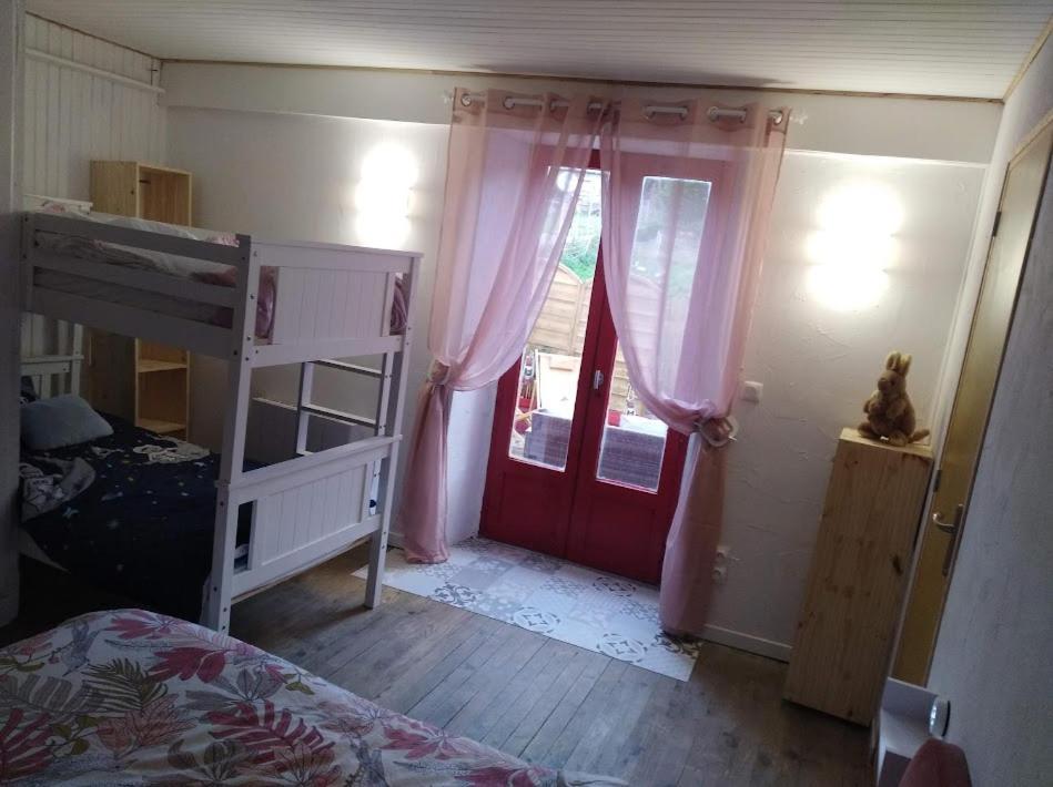 Appartement Cozy Dans Maison Privee Tauves Buitenkant foto